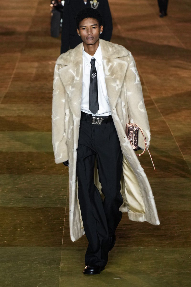 boymolish's tweet photo. Louis Vuitton SS24 by Pharrell Williams, my favorite looks😮‍💨👏🏾 https://t.co/iI30nXIroG