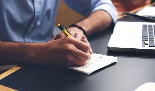 dinang's tweet photo. AI: The copywriter's best friend! π€πͺ Explore how artificial intelligence can optimize your copywriting process, boost your productivity, and propel your career to new heights. πβοΈ #AIcopywriting #ProductivityHacks #CopywritingPro https://t.co/rQRQM23M3s https://t.co/wYQTMJ9eim