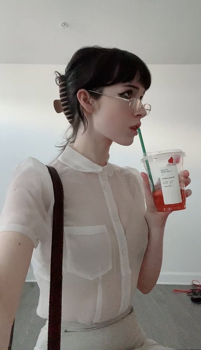 norafawn's tweet photo. first day outfit https://t.co/WDTjK52zgm