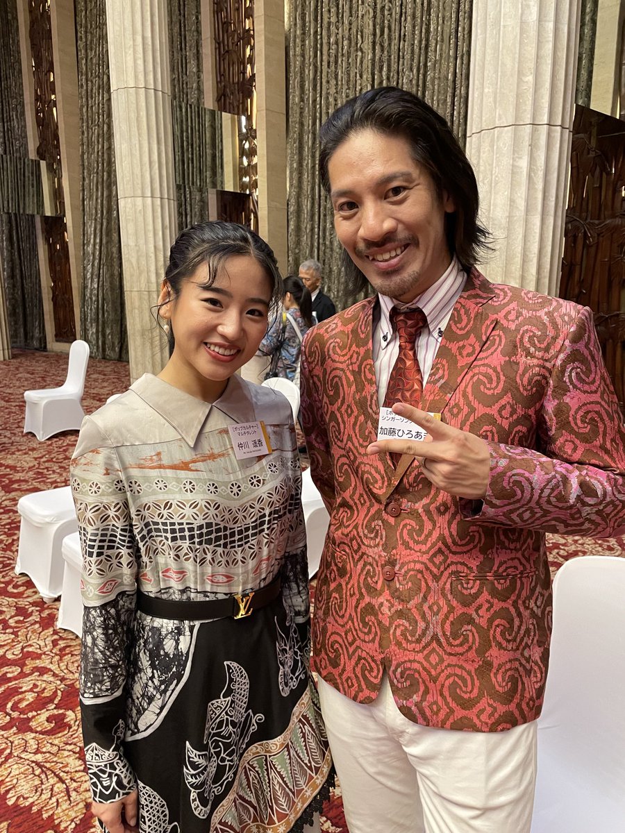 KoyaJibiNIKKEI's tweet photo. インドネシアで人気の歌手の加藤ひろあき⁦@hiroakikato39⁩さんと元AKB48JKT48の仲川遥香⁦@Haruka_NKGW10⁩ さん。両陛下との懇談で加藤さんはエンタメで両国関係を強めたいと。仲川さんが勢いでインドネシアに来たと言うと笑いも。両陛下は当地のポップカルチャーへの関心がお強そうでした https://t.co/c9D2Hk9hyH