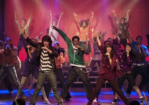 raeemma__'s tweet photo. 15 years ago today, one of my all time favorite comfort disney movies premiered!! i will forever love this movie and cast❤️🩹✨#camprock #DisneyChannel #dcoms @Disney @DisneyPlus @DisneyChannel @ddlovato @jonasbrothers @nickjonas @joejonas @kevinjonas @AlysonStoner https://t.co/3osRiYl3xH
