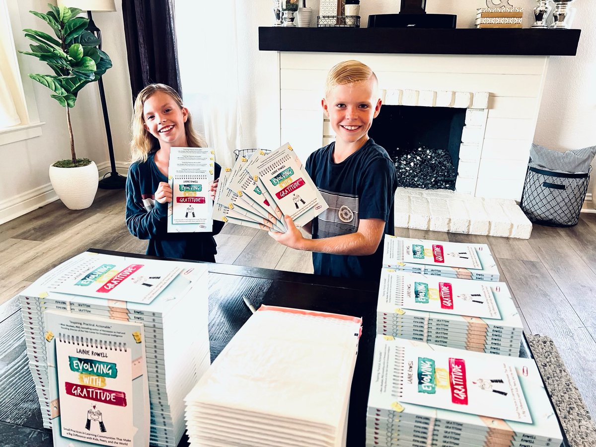 Are you looking for a great gift for your team?
Give them the gift of #gratitude!

#EvolvingWithGratitude has generous bulk pricing for purchasing 10+ copies delivered to the same location.🙌

📚➡️ bit.ly/ewgbulkdiscount*
*cute kids not included🤣
📖 amzn.to/3m9JnlS