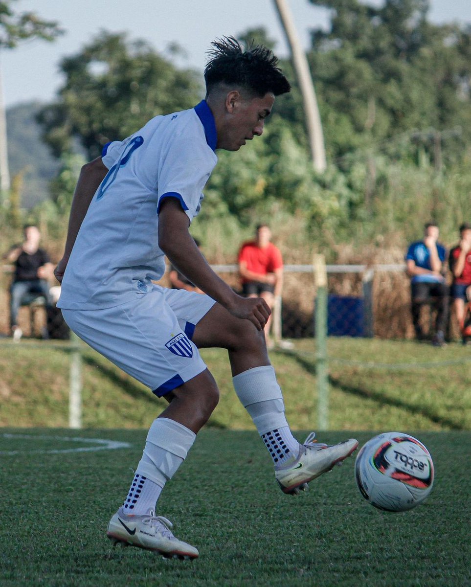 Think_Ball's tweet photo. Vitória no clássico Sub-20 ✅ O lateral-direito
@Rdiisanto fez a assistência para o gol da virada do
@AvaiFC (@baseavaiana) no 2 a 1 sobre o rival Figueirense, no Orlando Scarpelli, pelo Catarinense Sub-20. O meia Kenzo também participou do triunfo avaiano! #CraqueThinkBall https://t.co/jJHCI2hPwm