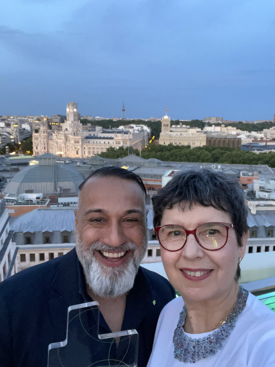 Un placer acompañar a <a href="/ishoobudhrani/">Ishoo Budhrani</a>, representando a <a href="/JuntosXTuSalud/">JuntosXTuSalud</a>. 1º premio a la innovación social Farmacéuticos. Un trabajo de muchos👏🏻👏🏻👏🏻👏🏻.