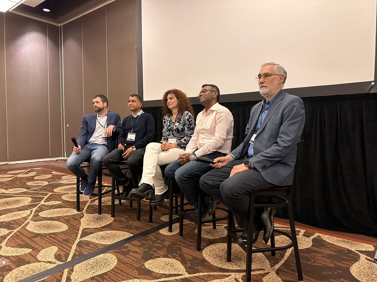 Hippotas's tweet image. Standing only room for the SIGMOD’23 panel on the Future of Database System Architectures with @samrmadden, @raghurwi, @ailamaki, @SwamiSivasubram and Gustavo. 

#sigmod23