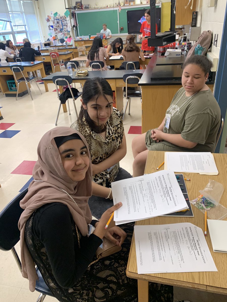FranklinHS_BCPS's tweet photo. Welcome, Grade 9 PLTW Biomedical Students! Thanks for supporting the newest members of the Franklin Family today, Mr. Foor-Hogue and senior PLTW student mentors! With your exemplary planning &amp; dedication they are off to an impressive start! @KyriaJoseph @KO_BCPS https://t.co/OwJx6xJYO6