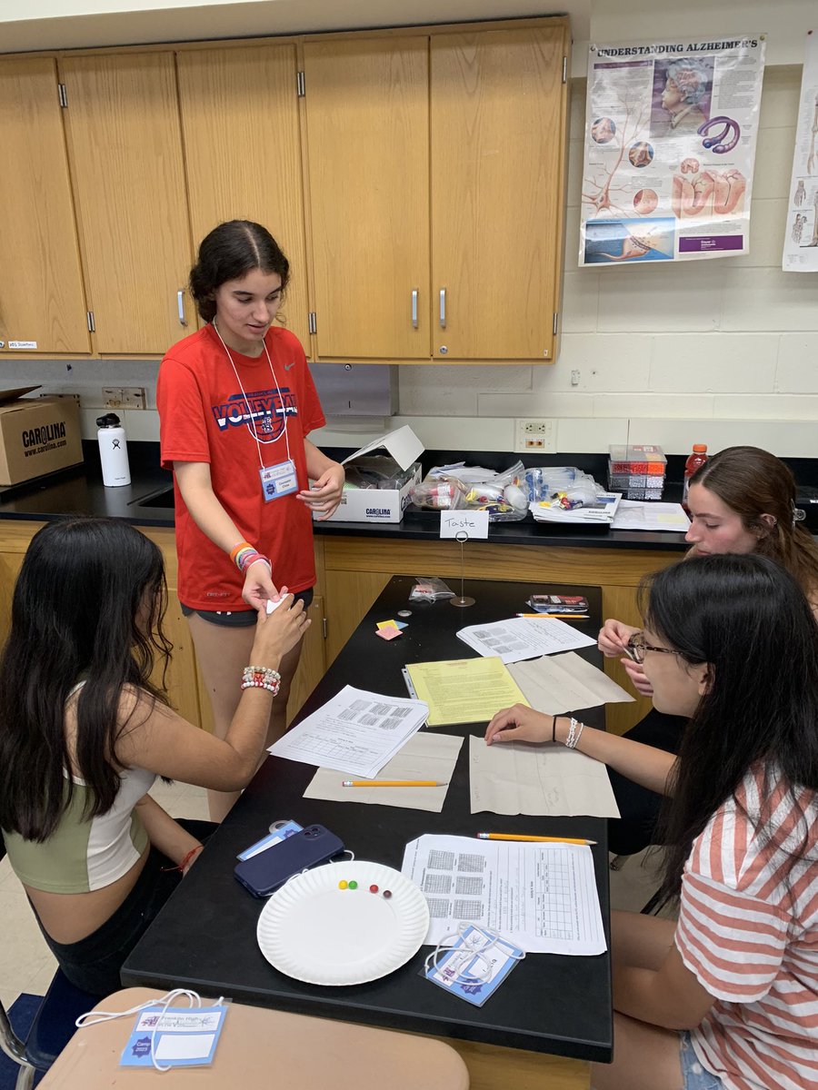 FranklinHS_BCPS's tweet photo. Welcome, Grade 9 PLTW Biomedical Students! Thanks for supporting the newest members of the Franklin Family today, Mr. Foor-Hogue and senior PLTW student mentors! With your exemplary planning &amp; dedication they are off to an impressive start! @KyriaJoseph @KO_BCPS https://t.co/OwJx6xJYO6