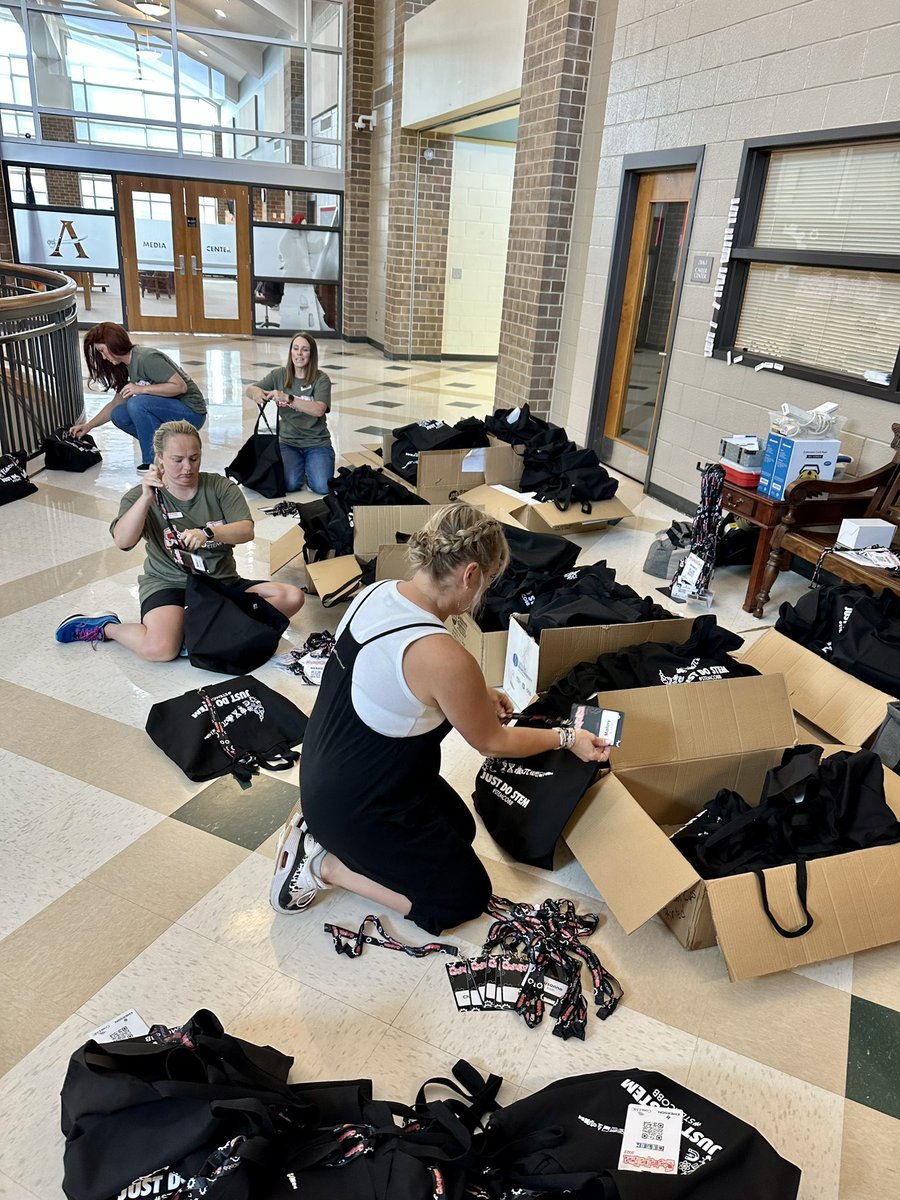 STEMsally's tweet image. #STEMAPALOOZA23 Pre-Conference sessions were on happening today!  Our volunteers showed up and out. 💗 our #STEMCobb family. @CobbSchools #DoingDrivesLearning