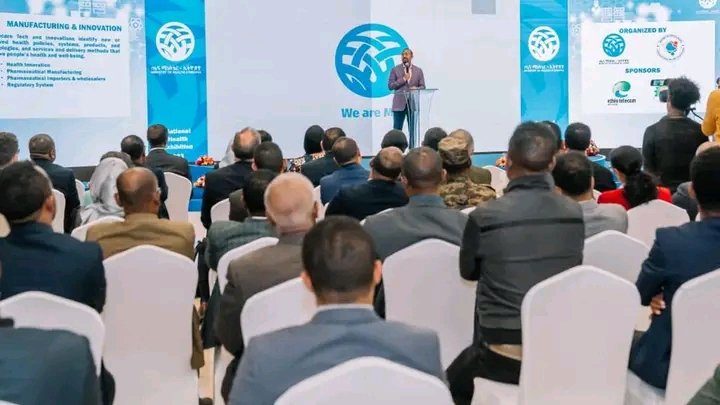 MereditFernand3's tweet photo. ይህ መሪ የተረከበው ደሀ ሐገር ብቻ  ሳይሆን በጥላቻ ሌብነት ውሸት ማጨበርበር ድንቁርና የተዘፈቀ  ሕዝብም ነበር ነገር ግን በትዕግሰት 24 ሰአት ሙሉ ከትግል ጓደኞቹ ጋር እየተጋ ኢትዮጵያኖች  ከተፈጠርን  ጀምሮ የወረሰነውን ድህነት ለማላቀቅ ይተጋል https://t.co/sbyqjxu5ub