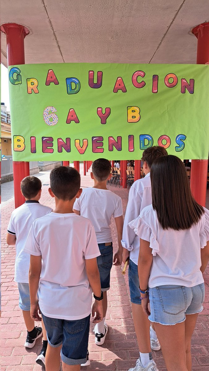 CEIP_VFerrer's tweet photo. Otra promoción que acaba su aventura en el @CEIP_VFerrer.
Una pandilla de chicos y chicas maravillosa que pronto inicia una nueva etapa y que estos días ha celebrado una emotiva graduación junto a sus familias y profes. Rumbo al insti dejando buenos recuerdos en el cole. Suerte! https://t.co/pnQ9wSyu2E