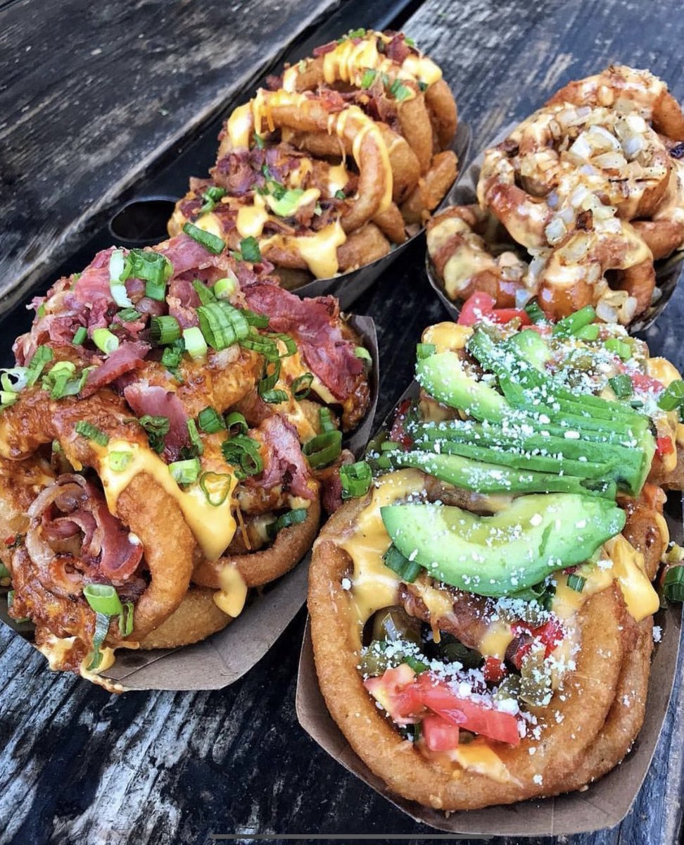 Loaded Onion Rings 🥓🥑🧀