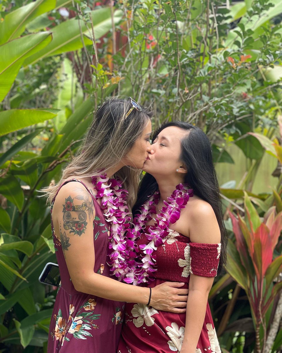 Very beautiful couple: @lesbenguyens 👩‍❤️‍👩💕
📍 - Oahu, Hawaii

#prideguide #weddinglgbtq #lgbtqweddings #gaywedding #weddingideas #weddinginspiration #loveislove #mrsandmrs #mrandmr #weddingday #pridelove #lgbtqcommunity