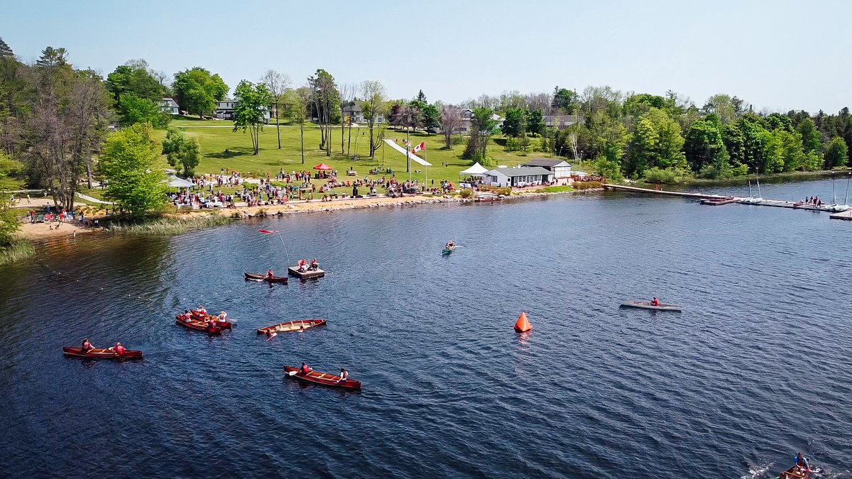 One more toss back to Regatta Day because of this view—our students, staff, alumni, families, trustees, and friends gathered at our waterfront on a glorious day for an afternoon of fun activities! We're already looking forward to Regatta Day 2024 💚❤️ #LakefieldCollege