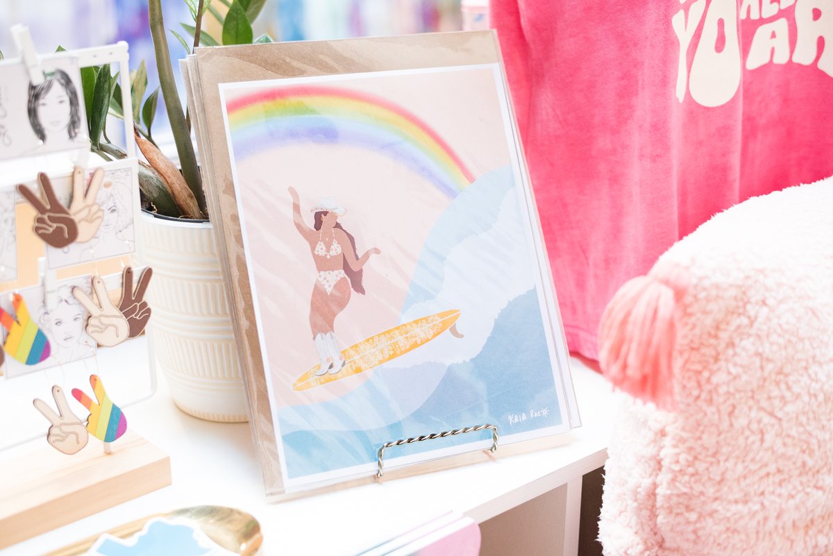 Surf's up, babes. 🏄‍♀️

Print by @surfcowboy // #supportfemaleentrepreneurs #bishoparts #shoplocal #dallastexas #dallastxboutique #design #love #surf #coastalcowgirl #yeehaw #summerready