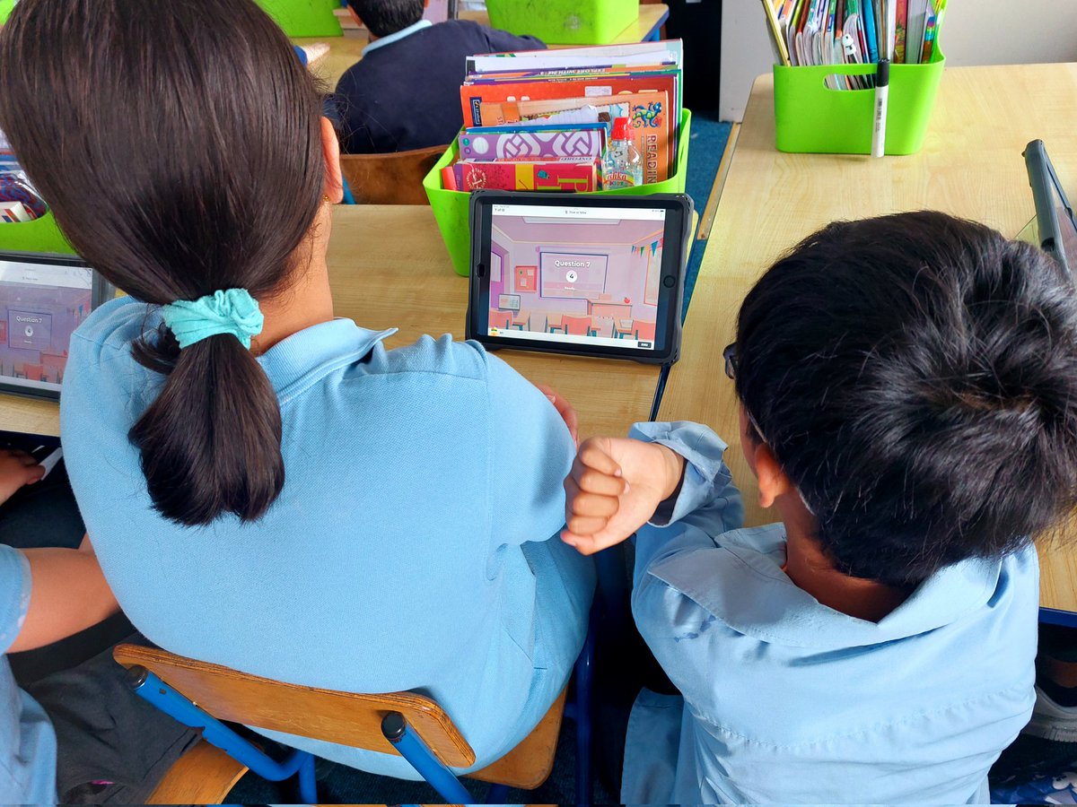 1stClSAttracta's tweet image. Last Thursday we took part in a @Kahoot quiz organised by 4th class. With help from our 4th class buddies we answered questions about World Flags 🌎  #ICT #Kahoot #worldflags #collaborativelearning
@4thClSAttracta 💻🖲👩🏾‍🤝‍👨🏼👨🏻‍🤝‍👨🏽👩🏽‍🤝‍👩🏼
🇮🇪🇺🇸🇬🇧🇮🇹🇲🇫🇵🇱🇮🇳🇳🇱🇵🇰🇸🇰🇷🇴🇸🇾