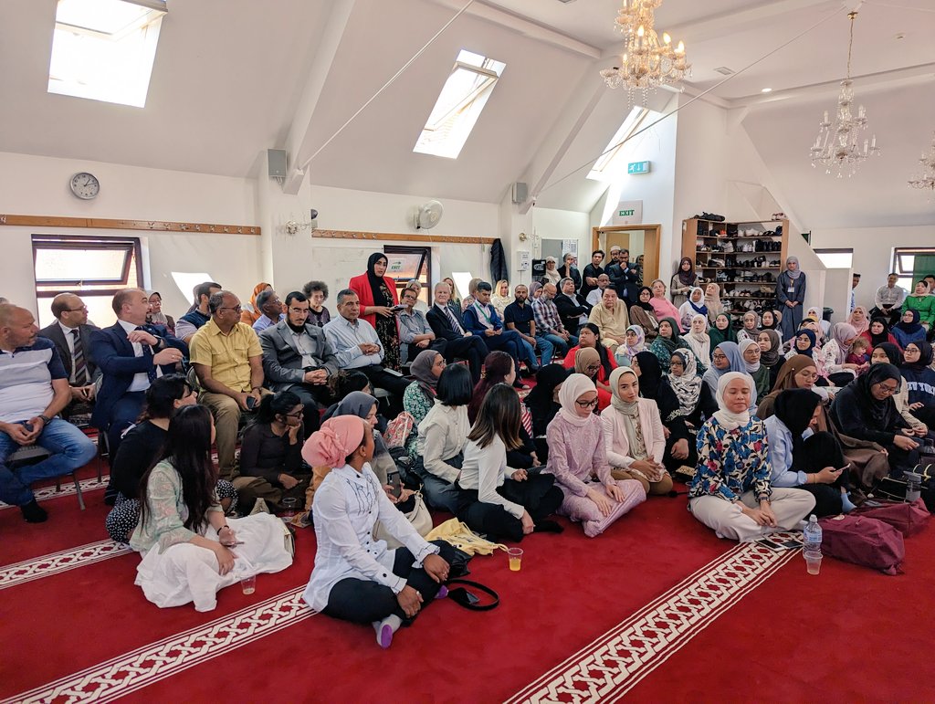 Aassami31's tweet photo. It was an honour to meet H.E.Dr Mahathir Mohammad @chedetofficial 4th&amp;7th Prime
Minister of #Malaysia to learn from his extensive experience in #politics I thoroughly enjoyed his talk about #GoodGovernance &amp; value based #leadership thanks @MuslimWales &amp; @plfperdana for organising https://t.co/U2DIRh7ajC