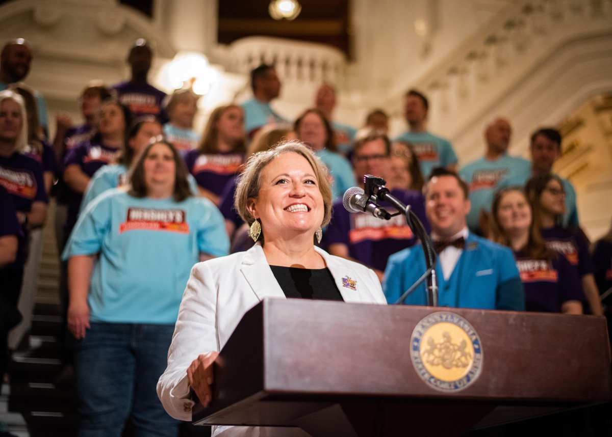 Hershey's Chocolate World tweet media