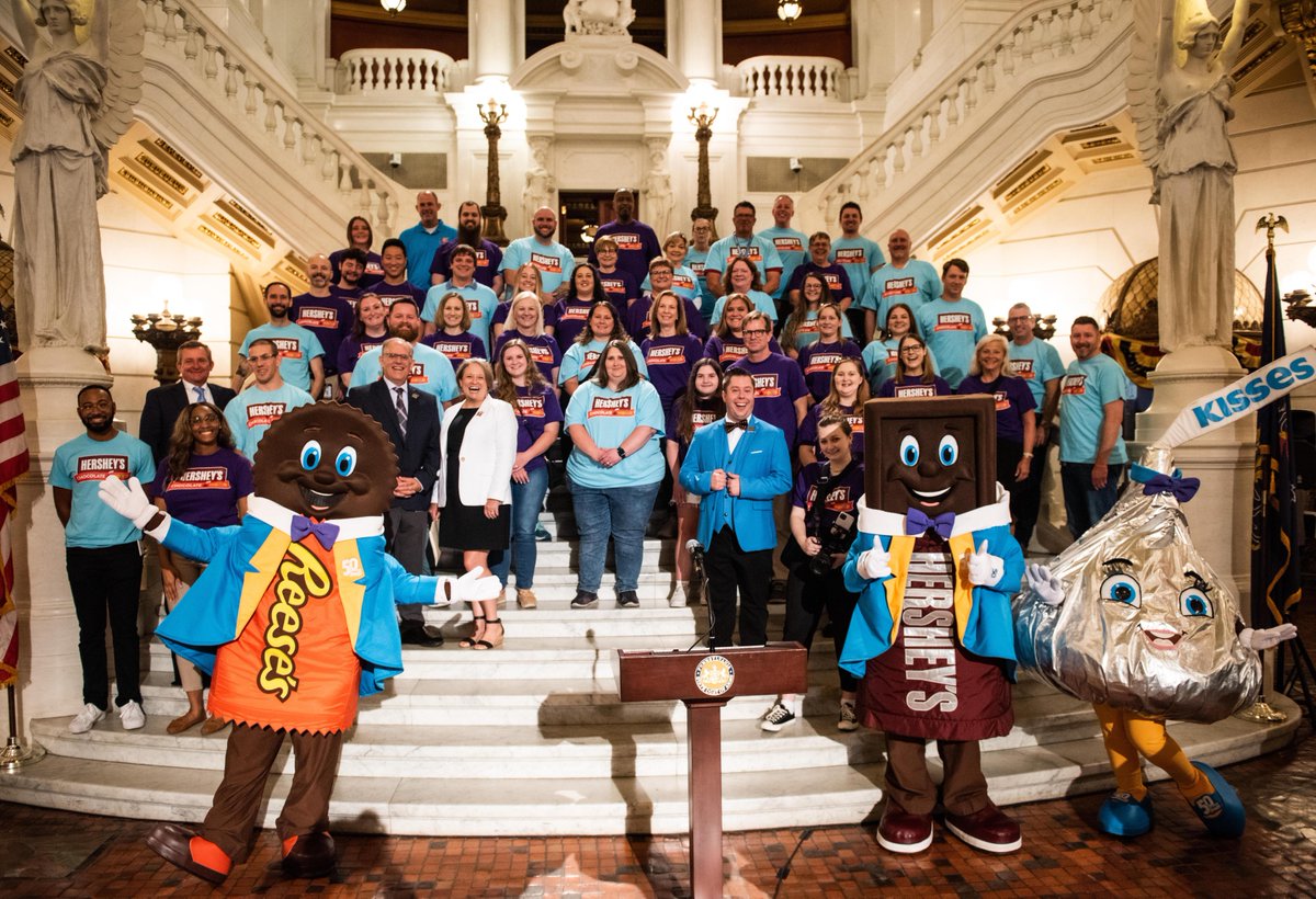 Hershey's Chocolate World tweet media