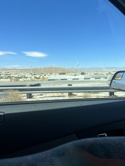 hello palm springs 🙋🏻&zwj;♂️ https://t.co/MRrGEDZhhP<a href="/tag/venice"class="tags"><span>#venice</span></a>