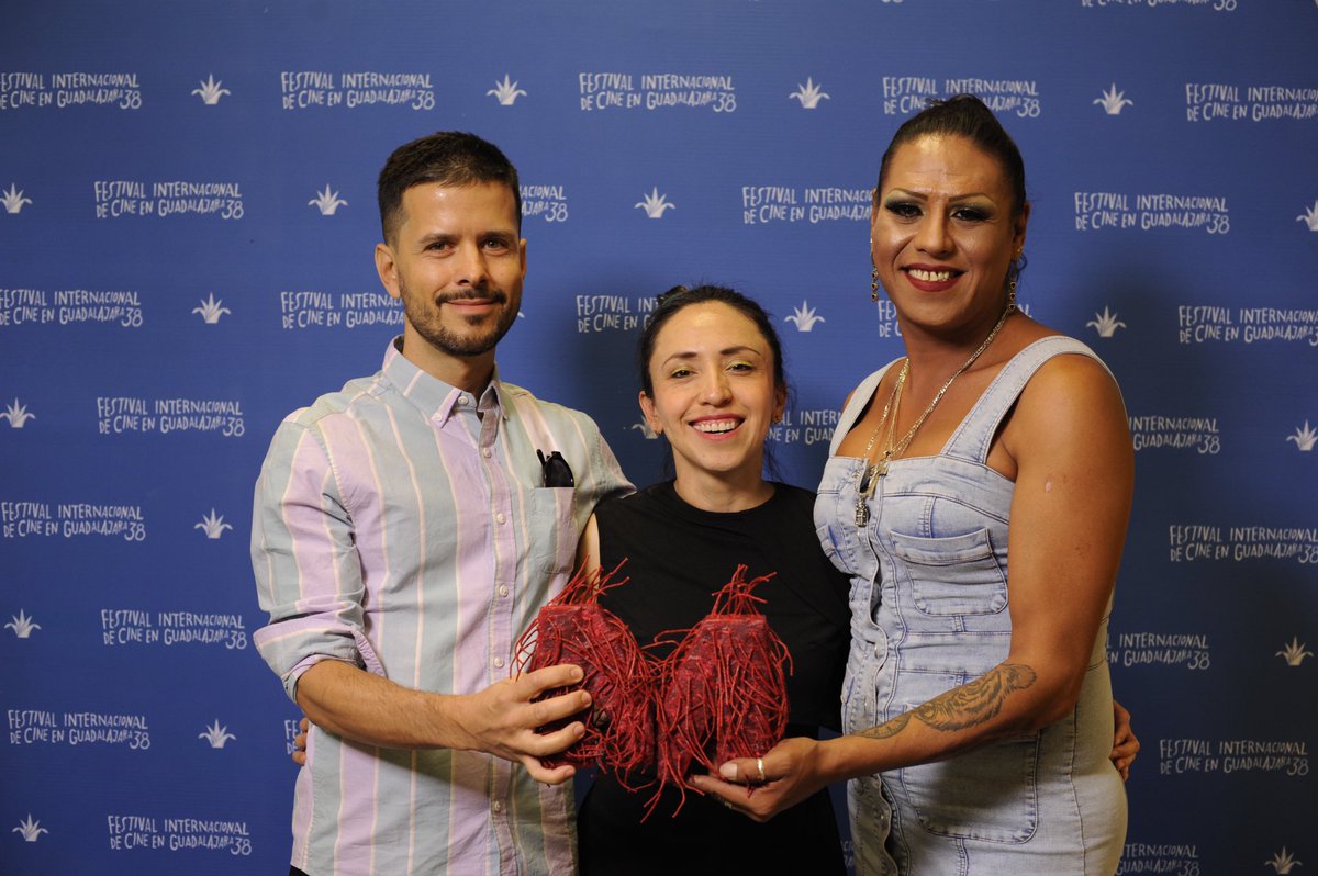 PremioMaguey's tweet image. El documental 'Kenya' recibió el #PremioMaguey a mejor película durante la Ceremonia de Clausura del #FICG38 👏