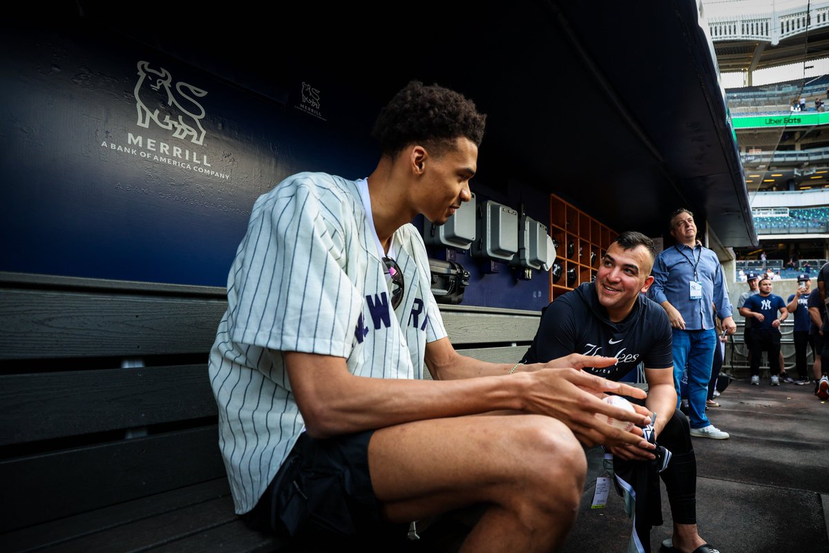 Yankees's tweet photo. Wemby in the building. 

#RepBX https://t.co/NhMMaDiGNm