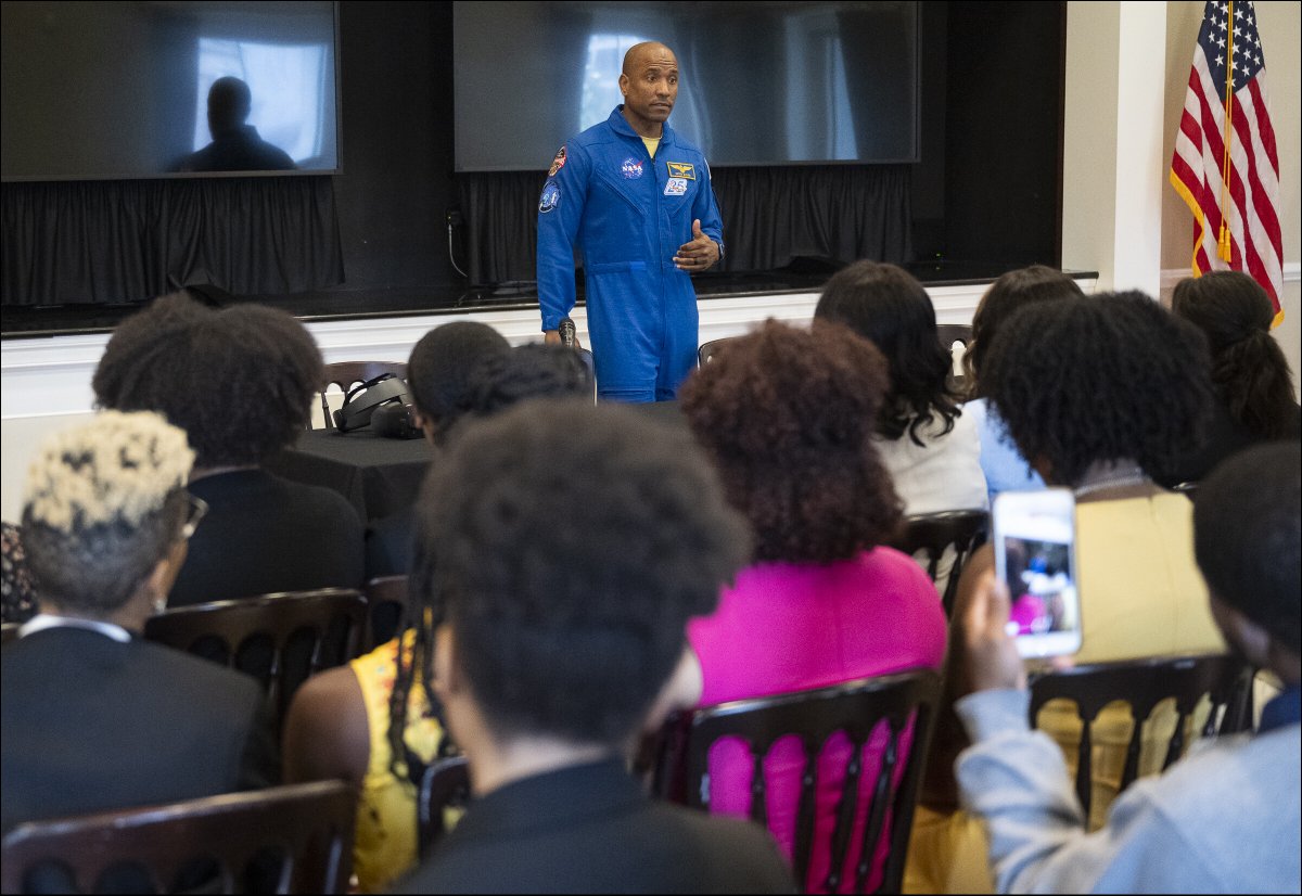 NASA astronaut @AstroVicGlover spoke during a roundtable on the future of space during an event in collaboration with @BlackInAstro and the National Space Council as part of #BlackSpaceWeek. Check out more 📷: flic.kr/s/aHBqjAJyRp