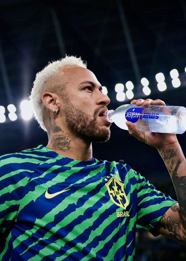 neyjrsincero's tweet photo. Neymar aos 22 anos pela seleção brasileira:

🏟️ 46 jogos
⚽️ 32 gols
🪄 22 assistências 

Vinicius Jr + Rodrygo aos 22 anos com a camisa da seleção brasileira:

🏟️ 36 jogos
⚽️ 5 gols
🪄 4 assistências

Não, a seleção não tem um novo Neymar. https://t.co/YPaWWJ4tsz