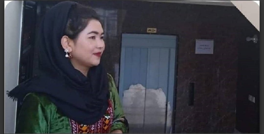 Taliban militants have illegally detained a former Hazara policewoman and two of her siblings in Daikundi province. Local source from Daikundi says that Sabro Rezai, waa a former employee in the former republic in the women’s recruitment.
#StopHazaraGenocide