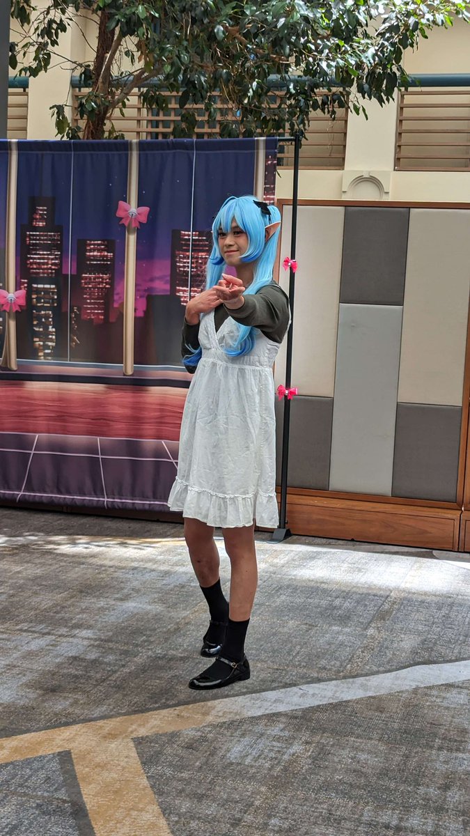 Had so much fun cosplaying Lamy Yukihana at #OffKaiGen2 ! First time attending too, definitely learned more about the Vtuber scene. Attended the #Hololive Takeover gathering too as well! Thanks for the fun con weekend! 🩵❄️ #lamyyukihana #雪花ラミィ 2nd 📸: please tag photog