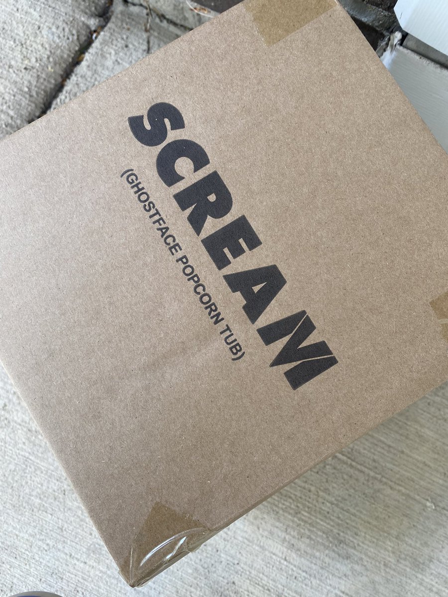 MzFrancesFX's tweet photo. Guys it has arrived!! My #Ghostface popcorn bucket!! Yay! 🖤🍿🔪 Thanks #Cinemark ! It’s awesome! #HorrorStuff #ScreamMerch #HorrorMovies 💀 https://t.co/9mjw92xSkF