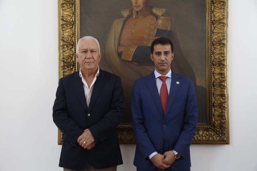 httpspbstwimgcommediaFzGVIv5WAAAymruformatjpgname900x900