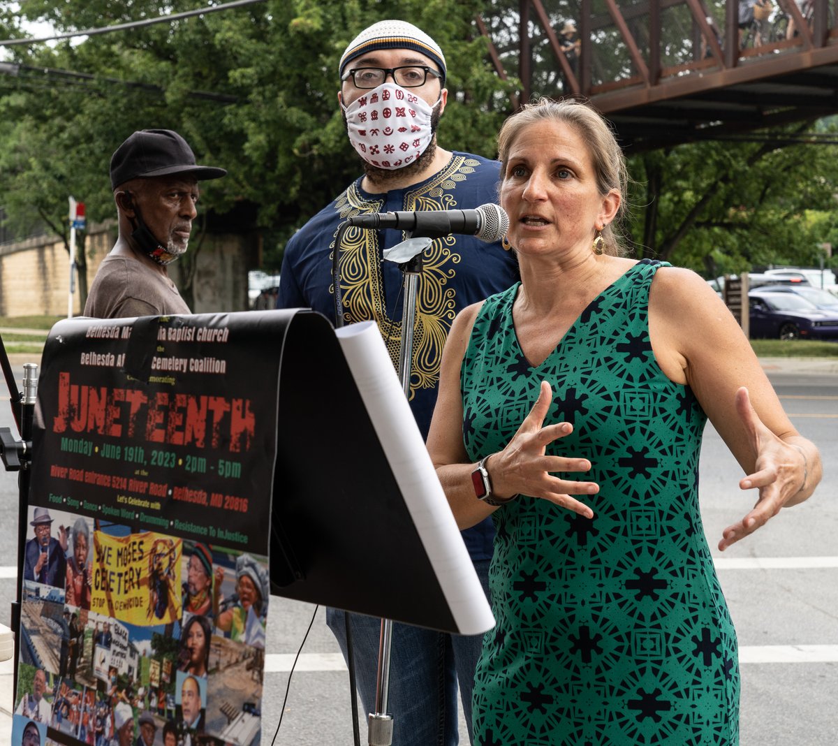 BethAfrCemetery's tweet photo. Yesterday, Maryland Delegate Lorig Charkoudian and Congressman Jamie Raskin visited Old Moses Cemetery. Countless Africans were dumped in the plot by European enslavers.

Today, the plot is being desecrated by developers &amp; Montgomery County. Over 200 bones have been recovered. https://t.co/iGjtA4Kvh7