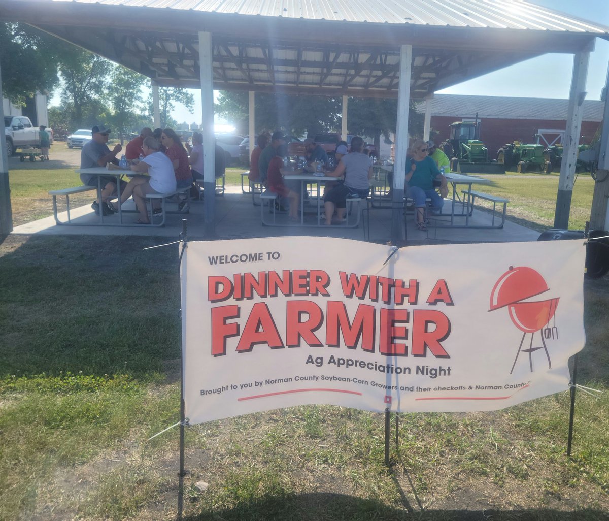 laneydufault's tweet photo. Having a great time at our 'Dinner with a Farmer ' thanks to the Norman County Corn & Soybean Growers. Come join us. #mncorn #DinnerWithAFarmer https://t.co/PrTlnV4LZt