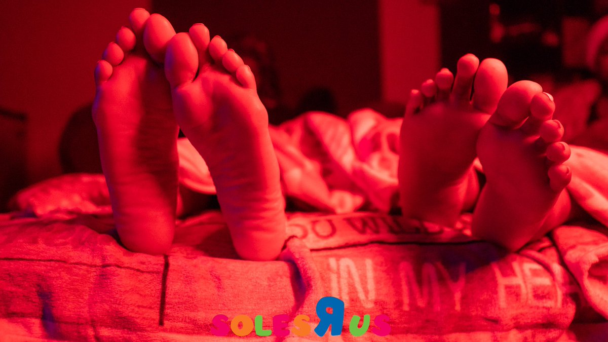 Kashh_Fendi's tweet photo. I made my friend make foot content with me ☺️🤭 Who y’all think the most ticklish?

#Memphis #feetcontent #ebonysoles #feetfinder #fj #model #FOOTFETİSH #soles https://t.co/0k7wZQPW08