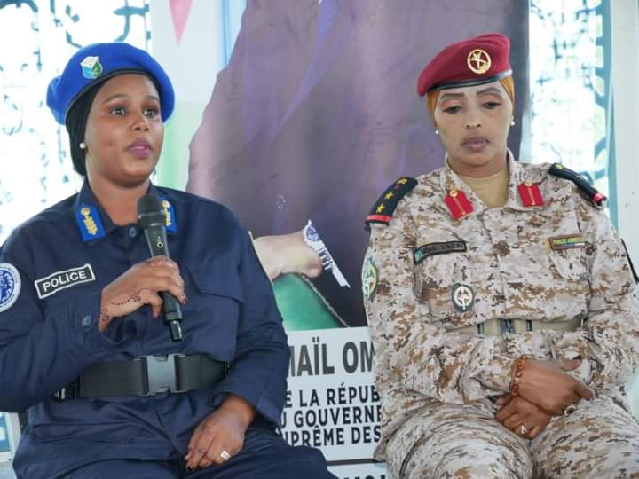 P_N_Djibouti's tweet photo. Capitaine Sirad Abdillahi,Première femme Commissaire de la Police Nationale a été invitée à l’émission de la RTD [ileyska Dumarka] pour présenter le rôle des femmes dans la Police. 
Capitaine Sirad Abdillahi, une fierté pour la Police Nationale!
#Police #Djibouti #PoliceNationale https://t.co/VRWI7dSW6t