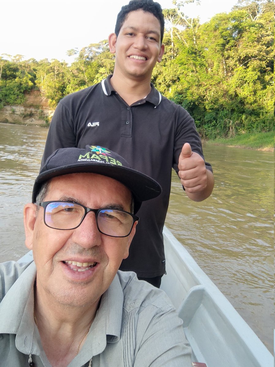 rafael_cob's tweet photo. Navegando por el río  Bobonaza junto al P.David con lo Kichuas del Pastaza https://t.co/tTRnI5Q735