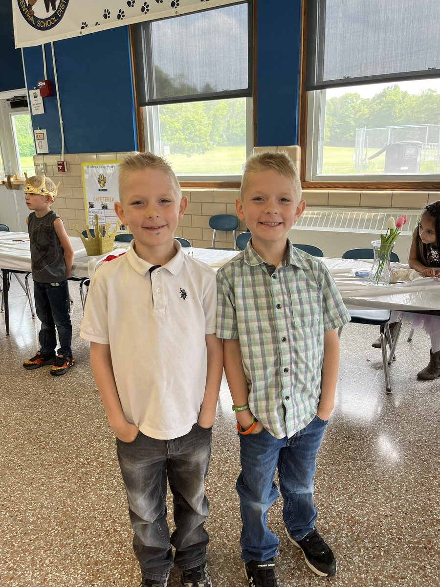 MeredithFreida's tweet image. Friends and brothers having a ball!