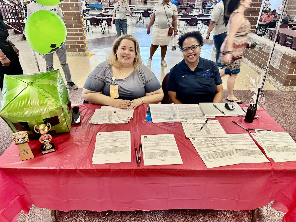 KatelynLeitner1's tweet image. Shout out to EVERYONE who made our #STEMExtravaganza a success! 🙌🏼🙏🏽