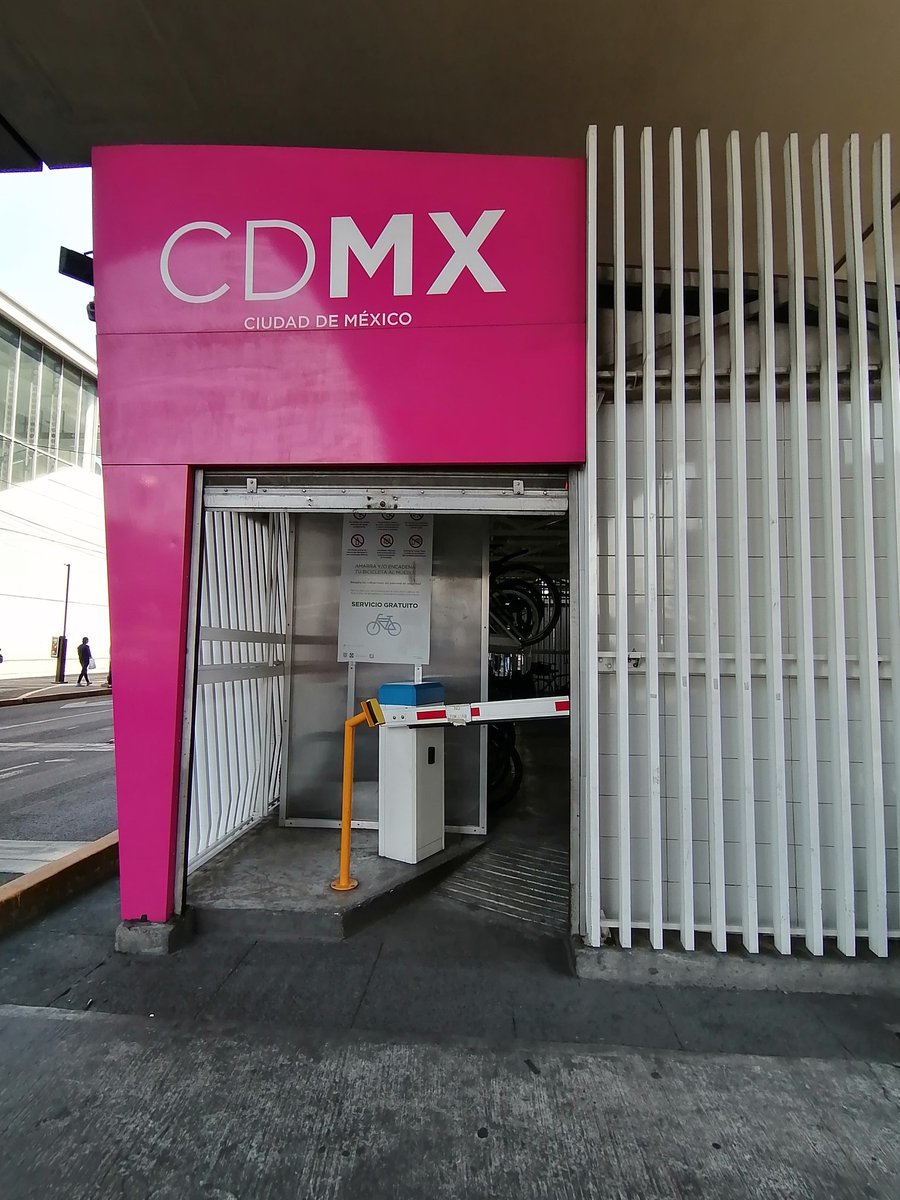 Biciestacionamiento de metro periférico oriente en pésimas condiciones, la pluma de entrada no funciona, hay que pasar por abajo, dentro muy pocos espacios, es muy alta la demanda y hay espacios aéreos que no funcionan, solucionenlo por favor
<a href="/LaSEMOVI/">Secretaría de Movilidad CDMX</a> 
<a href="/GobCDMX/">Gobierno de la Ciudad de México</a> 
#MetroCDMX
