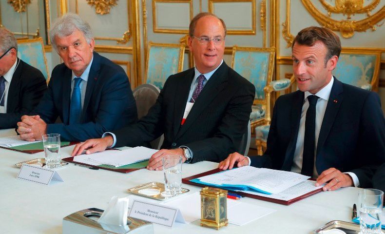 @JamesOKeefeIII @BlackRock BlackRock is everywhere :
Here's Blackrock's CEO Larry Fink with Macron at the Elysée.
Macron is a former Investment Banker at Rothschild Bank.
Yes, Politicians are bought, money rules everything in this world.
Another super powerful company: McKinsey