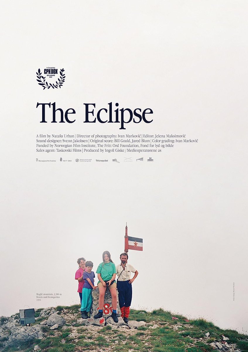 The Eclipse (Güneş Tutulması):
Daha önce de belirtmiştim. Bu yıl festivalde yönetmenin kendi ailesine, çevresine baktığı çok sayıda belgesel vardı. Nataša Urban, 99’daki tam güneş tutulmasını, Yugoslavya’nın dağılma sürecini anlatmak için bir araç olarak kullanıyor.
#uçansüpürge