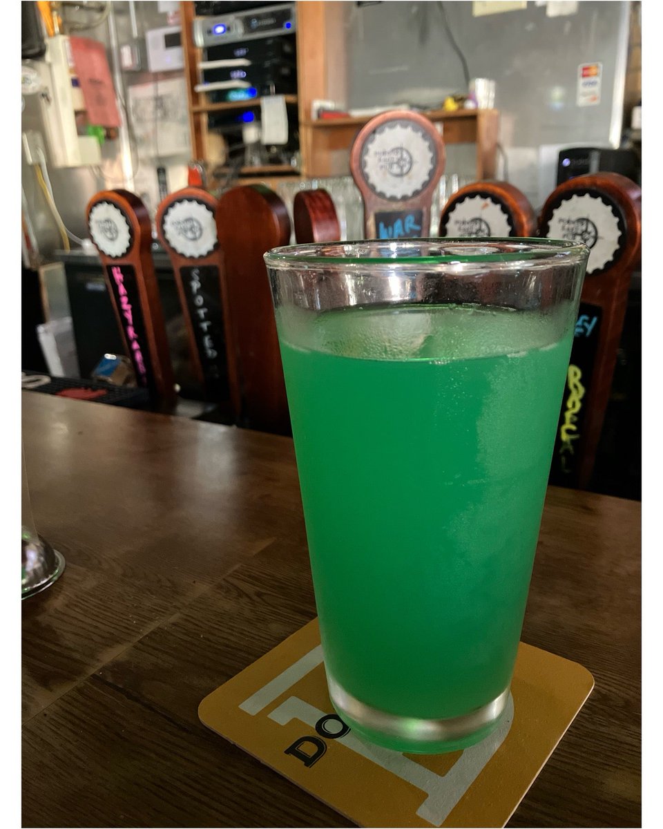 roxiebeane's tweet image. Cabo Kooler - tapped hard seltzer and sister to the Ekto Kooler, by Eagle Park Brewing.

Fruity, bubbly, crispy, fairly light. #IMHO (@ Points East Pub in Milwaukee, WI) swarmapp.com/c/0L693UI1nOZ
