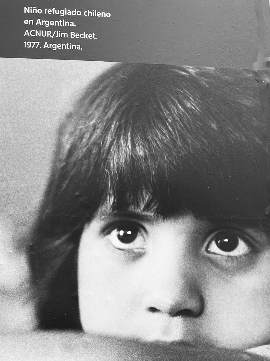 ✨🙌🏽Las caras del exilio, y la solidaridad internacional más presentes y necesarias que nunca.

Hoy conmemoramos el #DiaMundialdelRefugiado en el ⁦<a href="/MuseoMemoriaCL/">Museo de la Memoria y los Derechos Humanos</a>⁩ 🇨🇱 

En las fotos, dos niños refugiados chilenos en Argentina 🇦🇷 su primer país de asilo 💙
