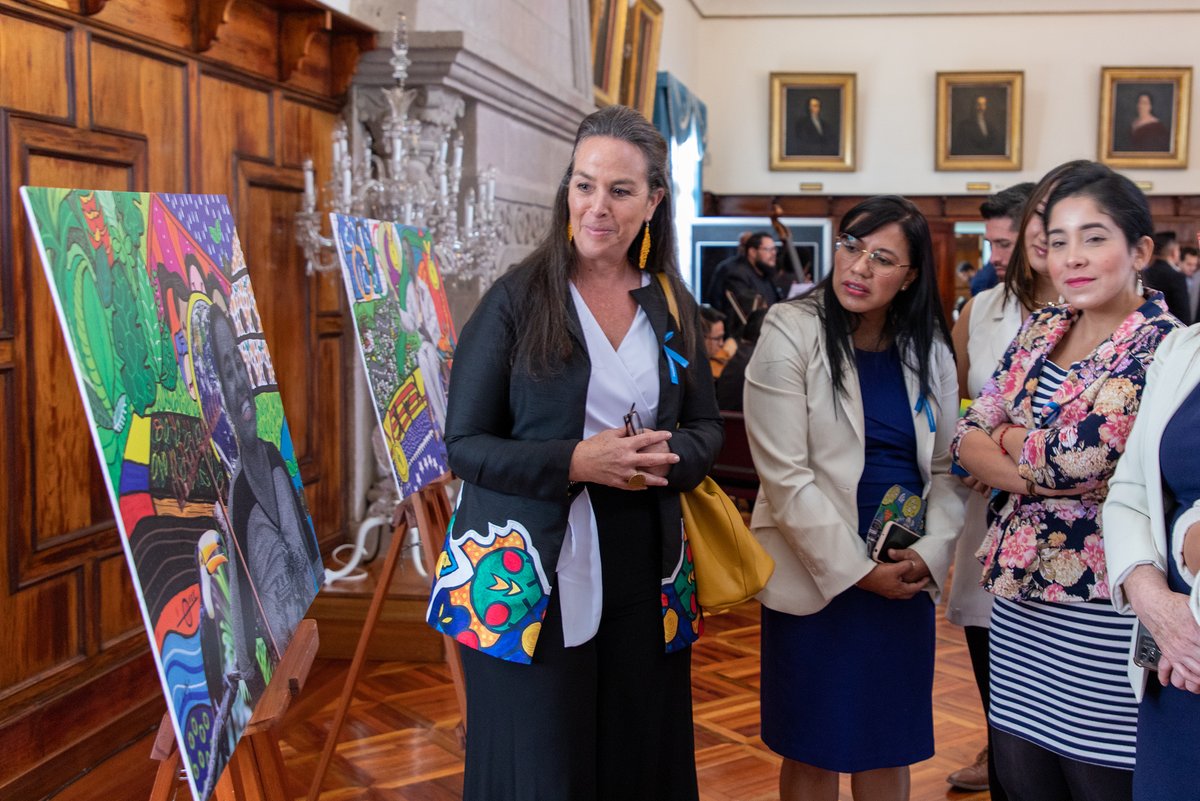 Hoy, en un evento junto a <a href="/CancilleriaEc/">Cancillería del Ecuador 🇪🇨</a> , presentamos la exposición de fotografía ilustrada ‘Un Mundo Posible a través de mis ojos’ de la artista Carolina Vallejo, en el marco del #DíaMundialDelRefugiado.

Conócela ingresando a acnur.org/ecuador-un-mun…

#ConLosRefugiados