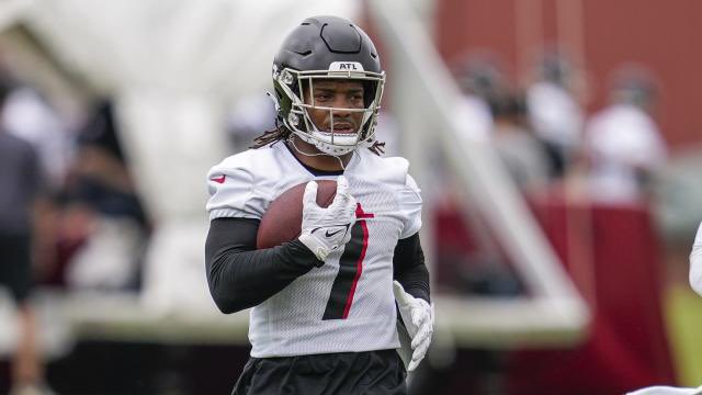 A #NFL scout on the Atlanta #Falcons selecting Bijan Robinson with the 8th overall selection: 

“All the people criticizing the Falcons taking Bijan Robinson will be eating crow,” an AFC scout told @MattLombardoNFL of <a href="/HeavyOnSports/">Heavy Sports</a> during the #NFL draft. “Bijan’s the closest
