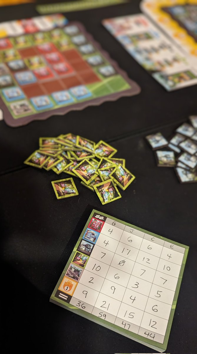 GeoffGaymes's tweet image. Got some Shake That City from @alderac and @MadsFloe to the table for the first time and was handily whooped. 😬 #MaybeNextGame