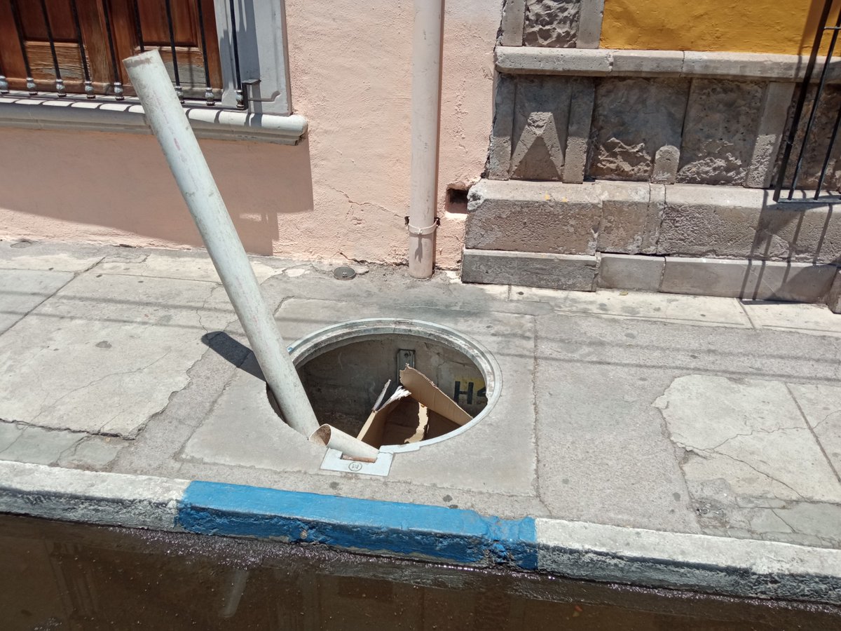 cicdurango's tweet photo. #Registro sin tapa en banqueta en Zaragoza 518 entre Pino Suárez y Av. Francisco Sarabia, Centro #Durango vía #CIVIX 3A3UFP https://t.co/NcFv5vXZDD