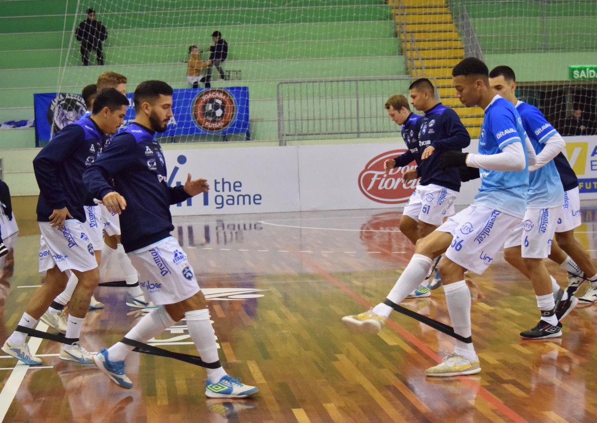 Fechando a 11ª rodada, <a href="/joacaba_futsal/">Joaçaba Futsal</a> e <a href="/FutsalCataratas/">Foz Cataratas Futsal</a> se enfrentam às 20h. Atletas em quadra aquecendo. #LNFmrJackbet2023 #JOAxFOZ 
Acompanhe #OMelhorFutsalDoMundo em transmissão aberta na LNFTV e no YouTube da LNF 
📸 Mayelle Hall