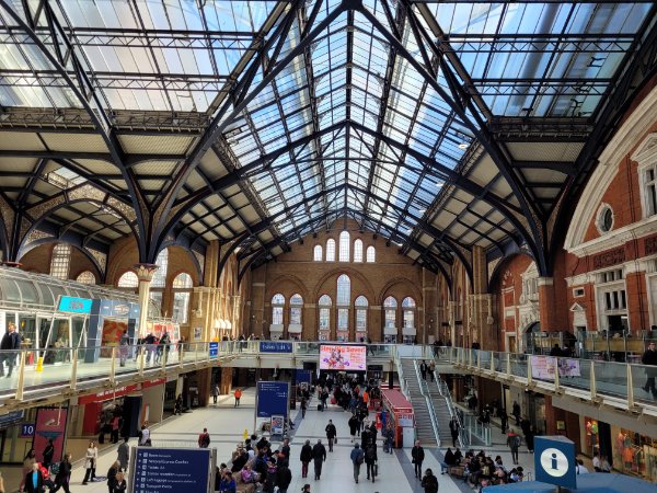 thevicsoc's tweet photo. Top Ten Endangered Buildings List 2023
Liverpool Street Station and the former Great Eastern Hotel
Grade II listed station, Grade II* listed hotel
For info: https://t.co/9hnz5wUc9C
#Victorian #architecture #topten23 #CityofLondon #seeitsaveit #SavLiverpoolStreetStation https://t.co/0ZWwlkobuo