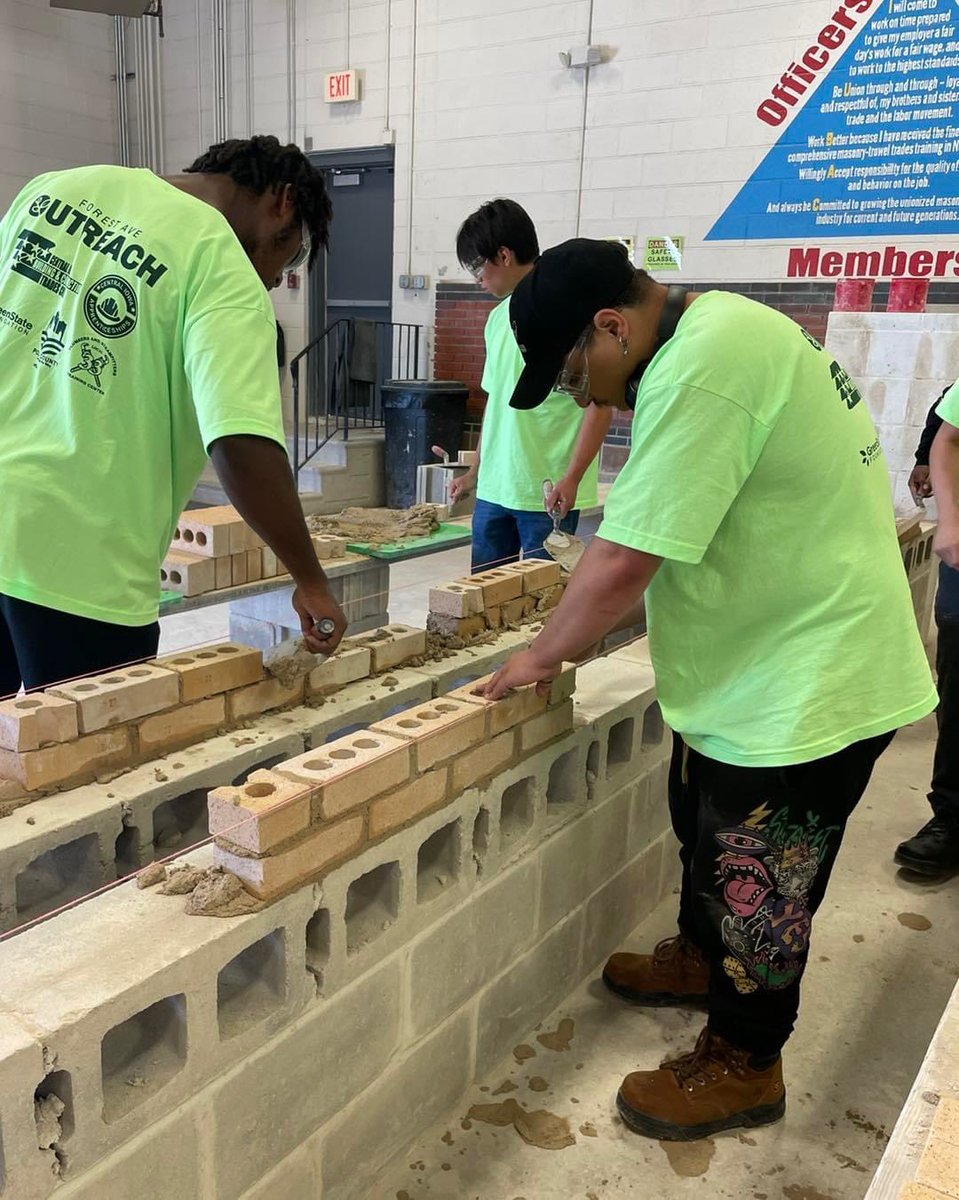 So proud of the Forest Ave Outreach summer preapprenticeship which pays young people to learn about the trades using the @NABTU @trades_futures MC3 curriculum! Highlight of my summer is helping teach this special group of young people. #iowaconstruction #FAOMC3 #iowaskilledtrades